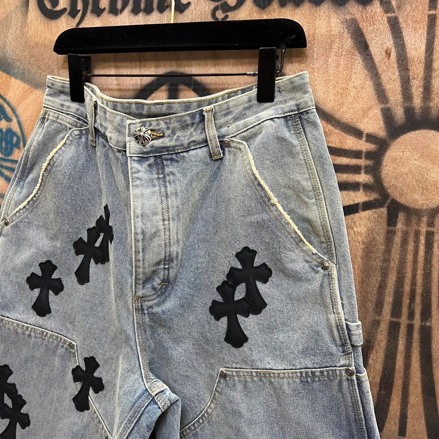 P520 chrome hearts limited series new city limited jeans Chrome Hearts city limited denim shorts vintage levis American made 501 505 517 base version remake Levis American made 501 base version imported sheepskin 925 silver remake Customers provide waist and pants length or height and weight. The studio will select the most suitable base version for you to remake. There are many people doing remakes in the market. Don’t belittle or comment. The difference is visible to the naked eye. See and compare for yourself #CHROME HEARTS Unisex style